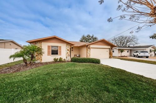 35 Citrus Dr, Palm Harbor, FL 34684-1207