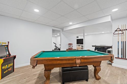 86 Crosswinds Dr, Groton CT  06340-4870 exterior