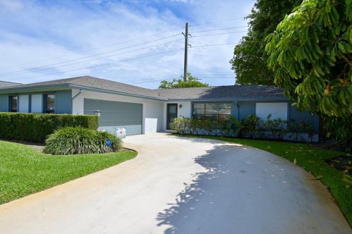 2543 Canterbury Dr, West Palm Beach, FL 33407-1315