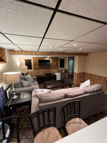 8040 Remington Dr, Pittsburgh PA  15237-6235 exterior