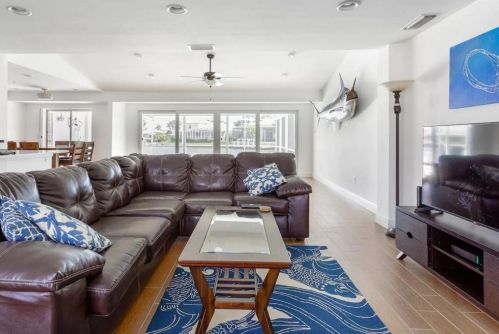81 Buttercup Ct, Marco Island, FL 34145-3480