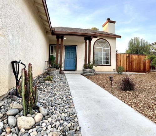 2310 Paradise Ct, Hollister CA  95023-8035 exterior