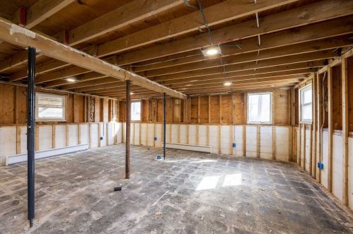 35 Montfort Rd, New Hamburg NY  12590-3520 exterior