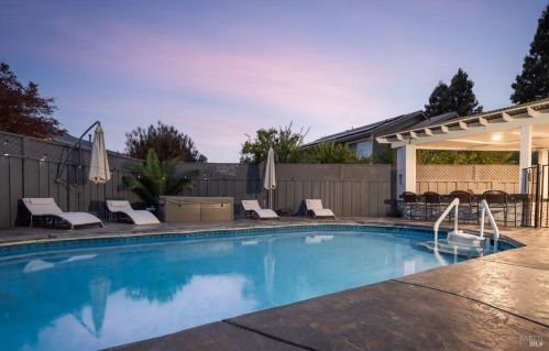 1068 Matthew Ct, Windsor CA  95492-8778 exterior