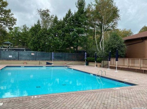 41 Hunt Dr, Muttontown NY  11753-1153 exterior