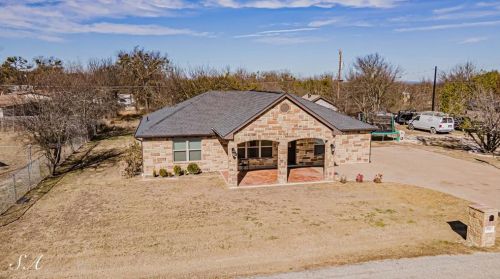 2922 Red Oak Dr, Granbury, TX 76048-3552
