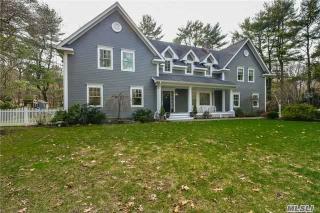 35 White Oak Tree Rd, Syosset, NY 11791-1211