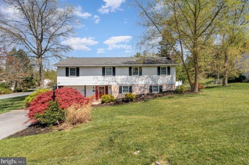 81 Moongale Dr, Carlisle PA  17013-2116 exterior