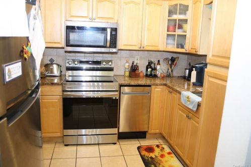 45 Charter Cir, Crotonville, NY 10562-6002