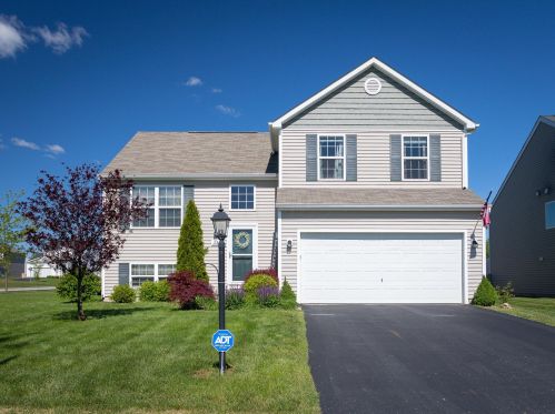 138 Hawksoar Dr, Pataskala, OH 43062-7905