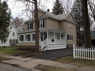 207 Wyman St, Schenectady, NY 12302-2112