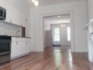 174 Macon St, Brooklyn, NY 11216-2205