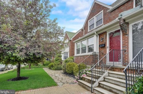 1803 Oak St, Wilmington, DE 19805-3856