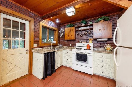 301 Putnam Pike, Killingly, CT 06241-1607