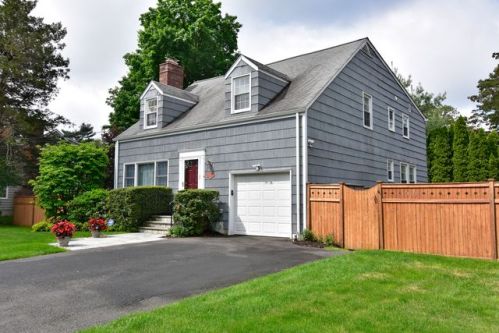 106 Longfellow St, Hartsdale, NY 10530-1045