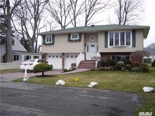 252 Herbert Ave, North Lindenhurst, NY 11757-5441