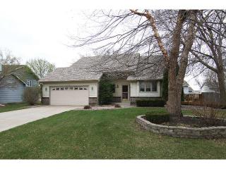928 Jefferson Ln, Saint Paul, MN 55123-1998