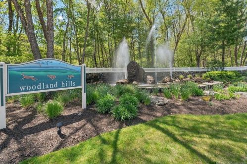 7 Crestview Ln, Danbury CT  06810-7162 exterior