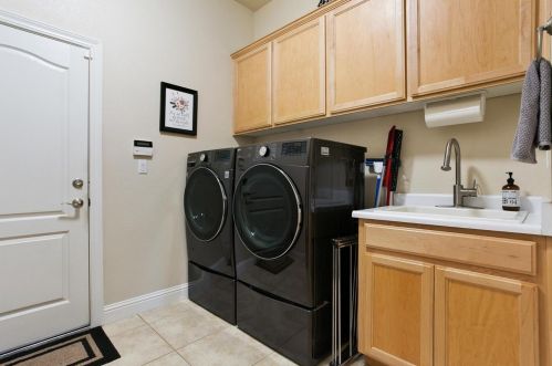 1219 Ruess Rd, Ripon CA  95366-9425 exterior