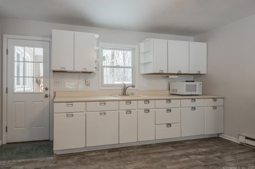 56 Great Ring Rd, Sandy Hook CT 06482-1605 exterior