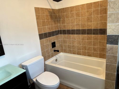 7020 27th Ct, Hollywood FL  33023-3706 exterior