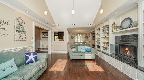 255 Maple St, Islip Manor NY  11751-4801 exterior