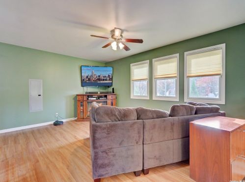 555 Connetquot Ave, Islip Terrace NY  11752-2503 exterior