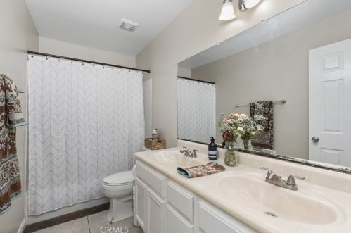 40000 Amberley Cir, Temecula CA 92591-7010 exterior