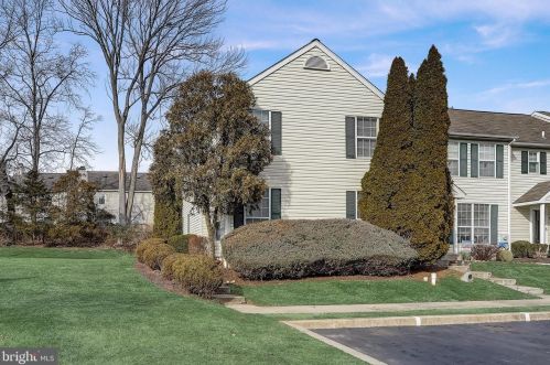 53 Village Dr, Collegeville, PA 19473-2314