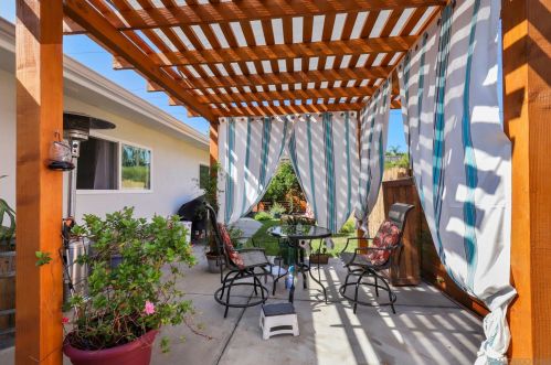 4073 Lake Blvd, Oceanside CA  92056-4604 exterior