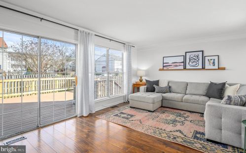 302 Hedgestone Ter, Leesburg VA  20176-4842 exterior