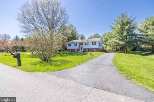 126 Savannah Dr, Bear, DE 19701-1639