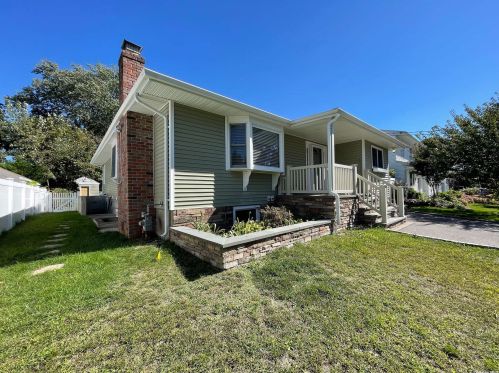 27 Selden Blvd, South Setauket, NY 11720-3327