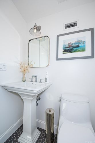 126 Ruby Ave, Newport Beach CA  92662-1126 exterior