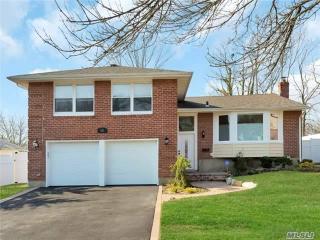 10 Overlook Ln, Hicksville, NY 11803-3208