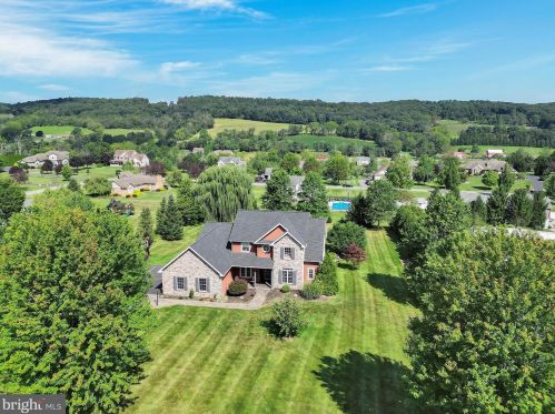 23 Grey Hawk Dr, Molino, PA 17961-9172