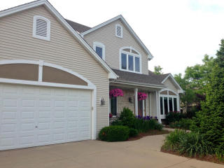 9037 Deerbrooke Ct, Hales Corners, WI 53132-8275