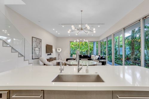 330 7th Ave, Delray Beach FL  33483-5521 exterior