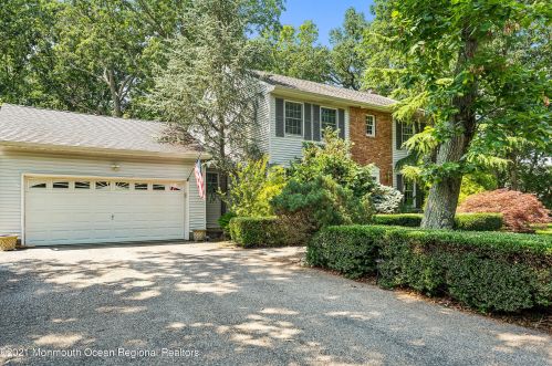 2 Maplehurst Ave, Lakewood, NJ 08701-4025