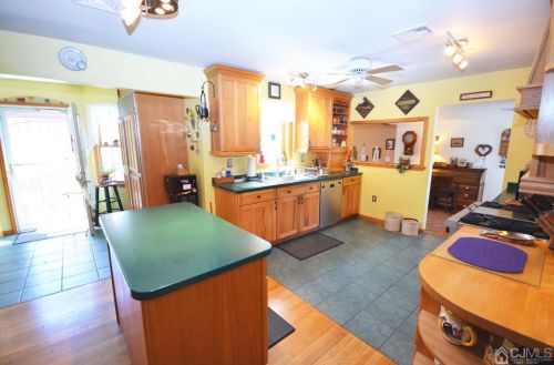 317 New Durham Rd, Piscataway NJ  08854-5311 exterior