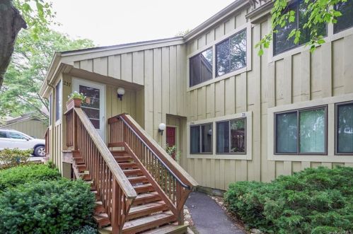 237 Lakeside Dr, Lewisboro, NY 10590-2405
