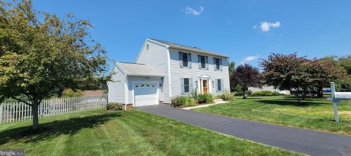 14 Old Farm Ln, Tolna, PA 17349-9408