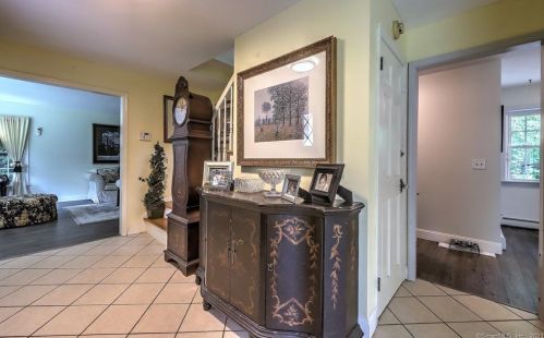 402 Purdy Hill Rd, Upper Stepney, CT 06468-1626