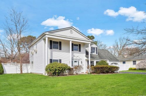 173 Thunder Rd, Holbrook, NY 11741-4435