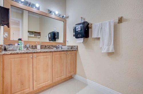 160 Saratoga Ave, Fort Pierce FL  34953-5974 exterior