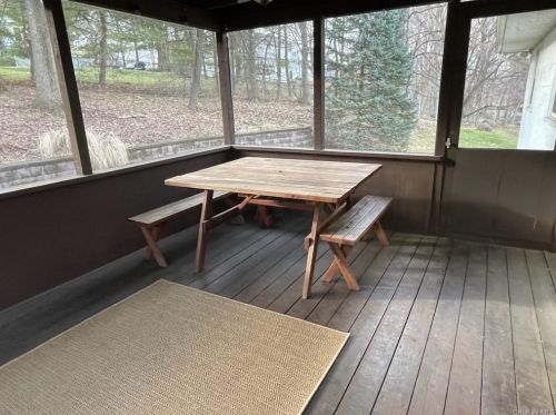 2 Frado Ct, Stony Point NY  10980-1004 exterior