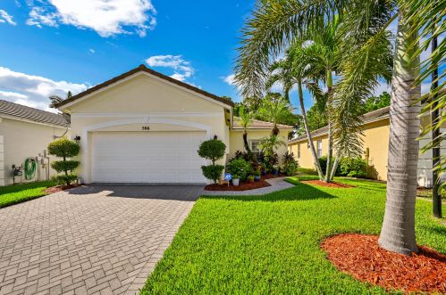 566 Indian Key Dr, Fort Pierce, FL 34986-2051