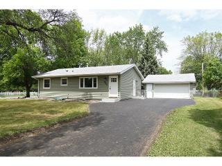 2025 Coral Ln, Saint Paul, MN 55122-2064