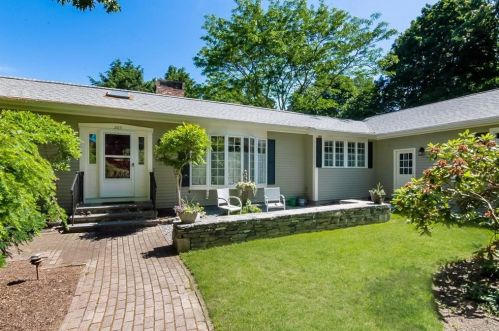 205 Lindley Ave, North Kingstown RI  02852-5761 exterior