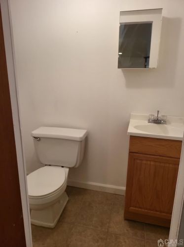 53 Crampton Ave, Woodbridge NJ  07095-3736 exterior